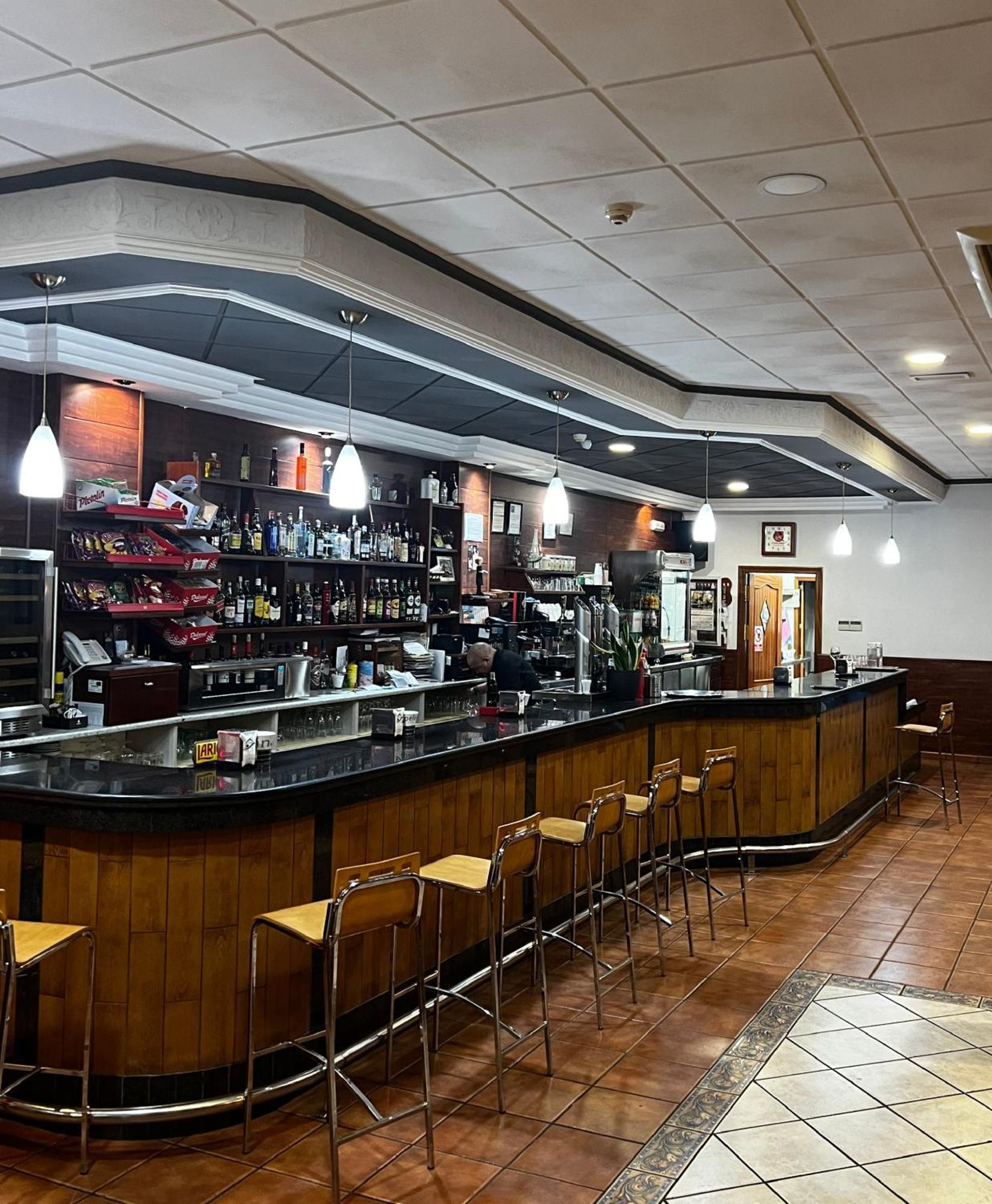 Hotel Ciudad Pozo Alcón エクステリア 写真